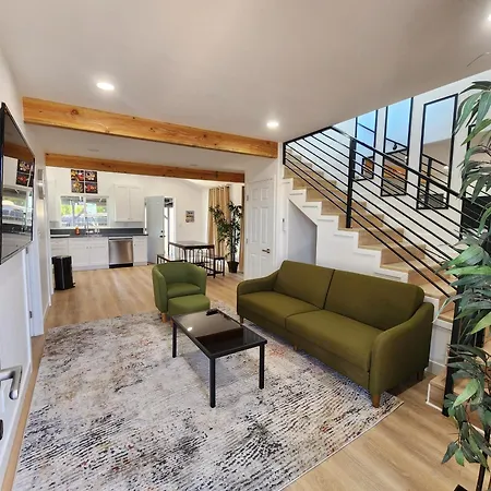 Best Location Pet Friendly Home Just Renovated